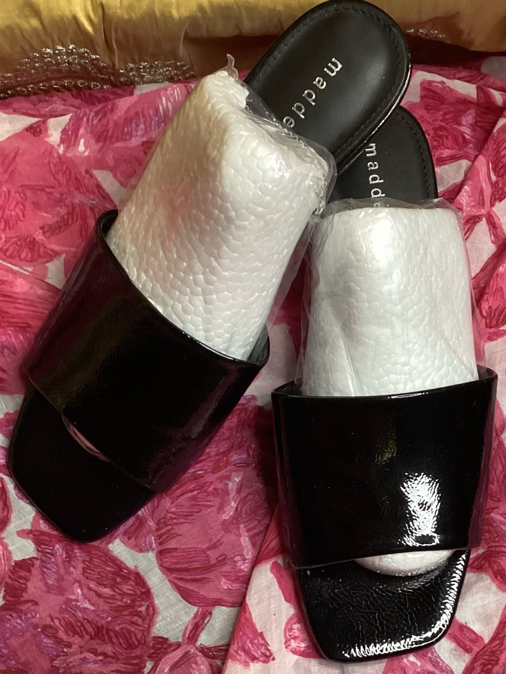 Madden Girl G-Mott Black Patent Slide Mules 8M EUC